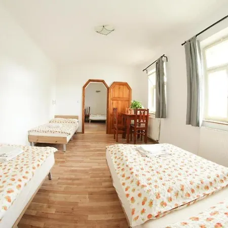 Aparthotel Na Rynku Chvalsiny 18 *
